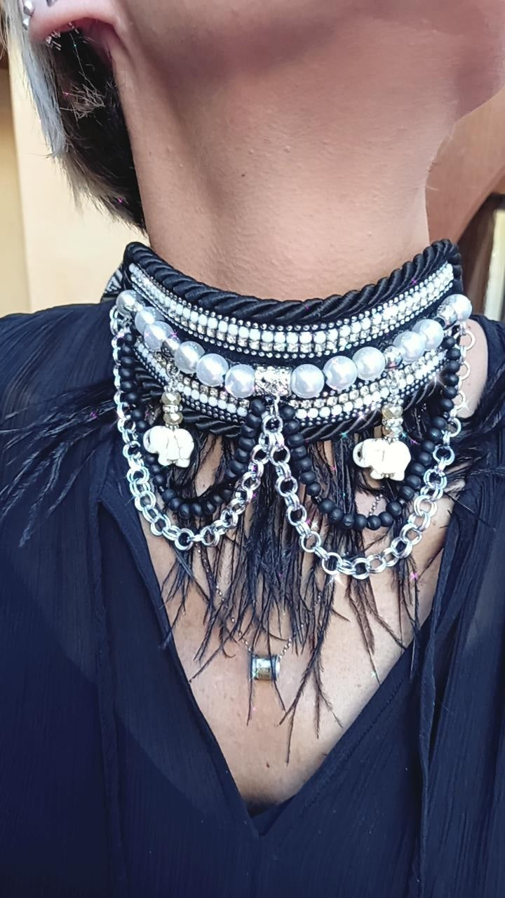 AISHA Black choker necklace